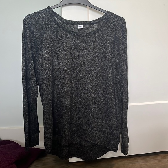 Woman’s Old Navy long sleeve - Picture 1 of 1